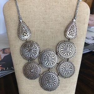 Stella and dot silver bib necklace